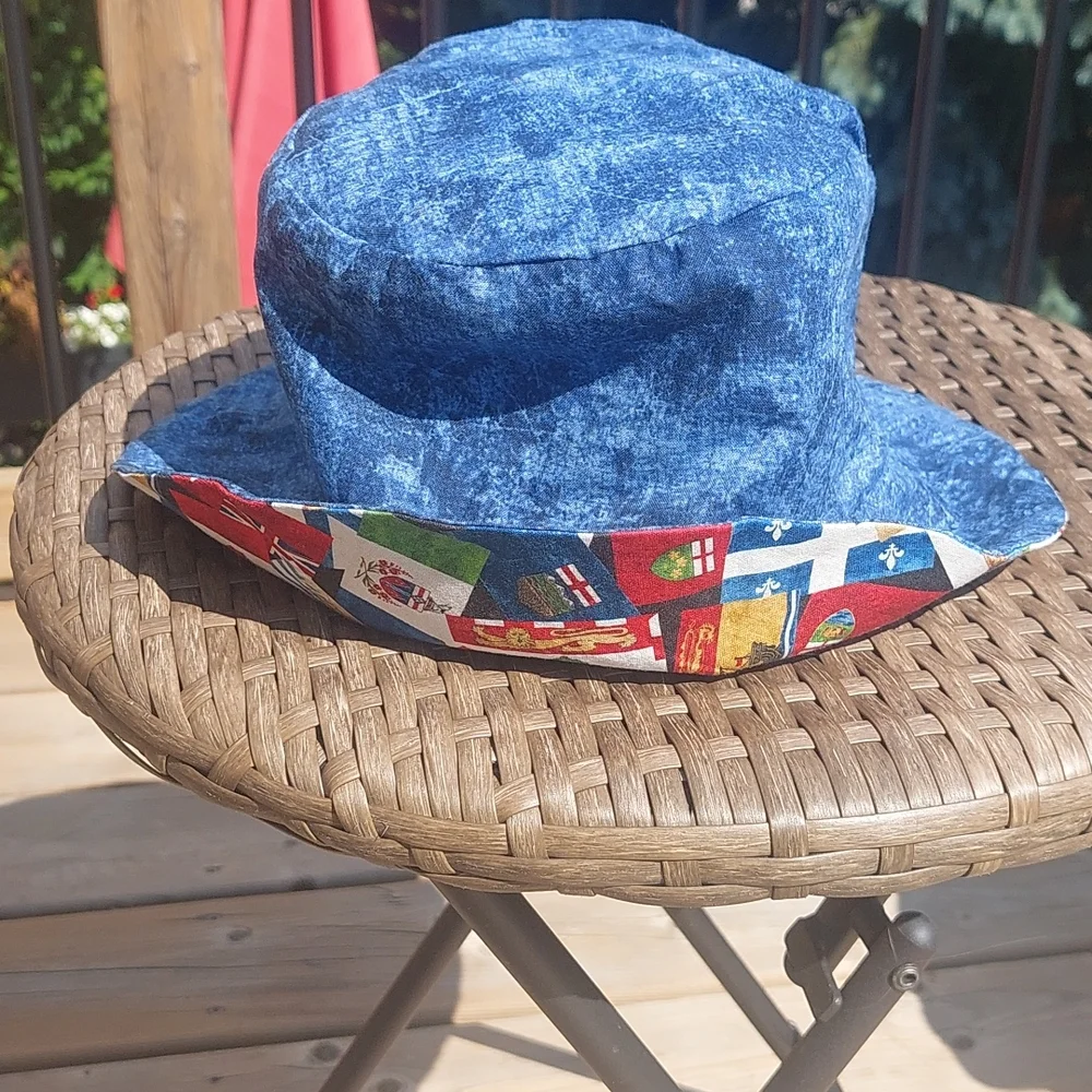 Reversible hat - Picture 7 of 7